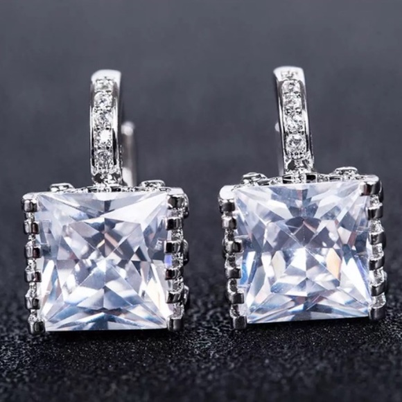 New lady silver white halo diamond stud Earrings - Picture 3 of 6